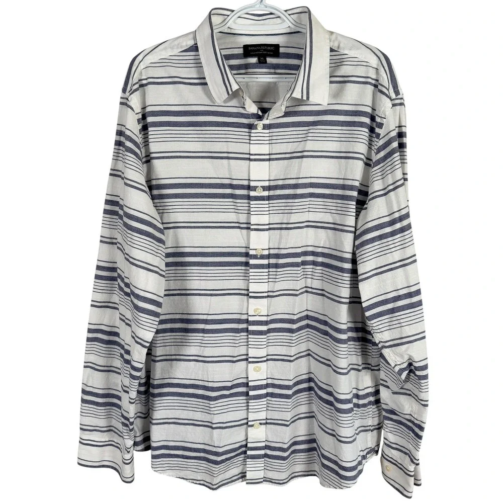 Banana Republic Lighweight Soft Wash Button Up Shirt Mens XL White Blue Striped